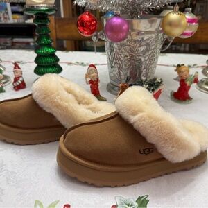 UGG Disquette Tan Slippers with Cream Fur size 8